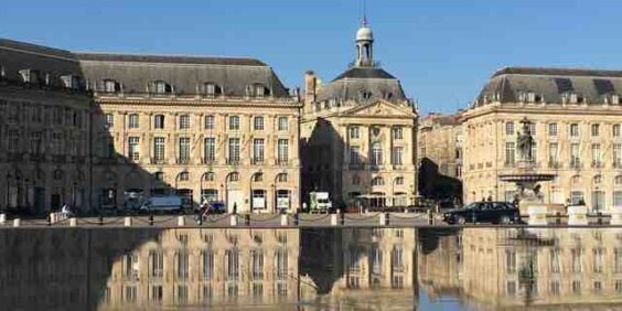Le miroir d’eau et la place de la Bourse